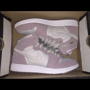 ****WORN ONCE**** JORDAN 1 RETRO KIDS SIZE 7.5